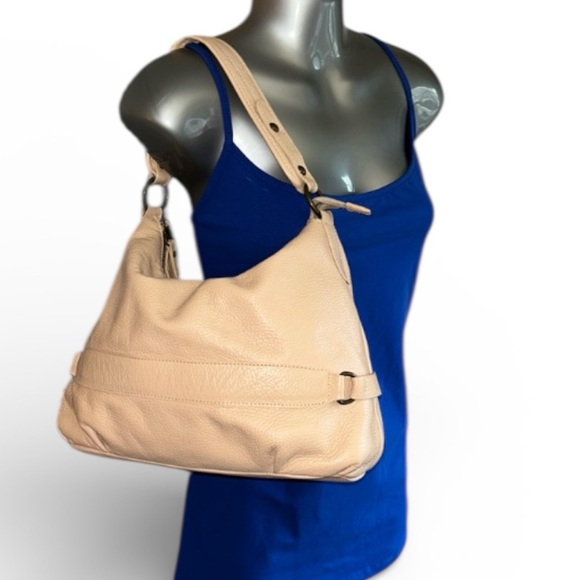 Sundance Pebbled Leather Handbag with Shoulder Strap in Blush Made in Italy - Picture 4 of 9